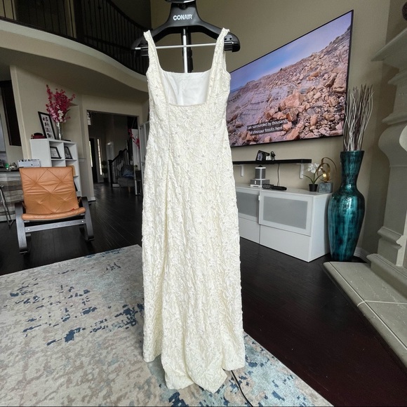 SOLD ✅ Gorgeous MARIE ST. CLAIRE IVORY DRESS EMBROIDERY Wedding/Cocktail Gown. - Picture 2 of 6